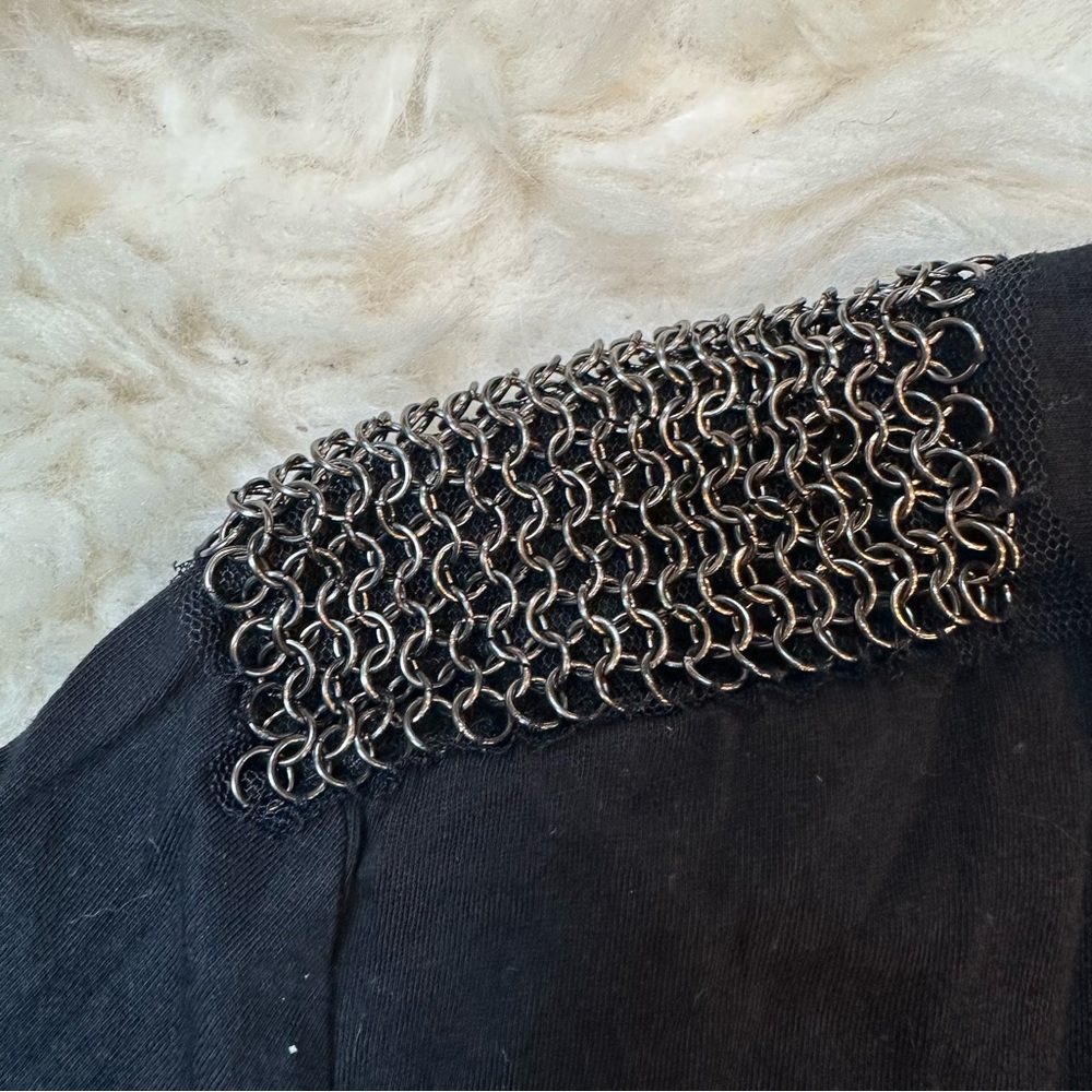 NWT Rachel Roy 100% Cotton Black V-Neck T-Shirt with Embellished Shoulders - Picture 4 of 5